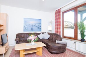 TV, DVD-spiller, bordtennis og stereoanlegg