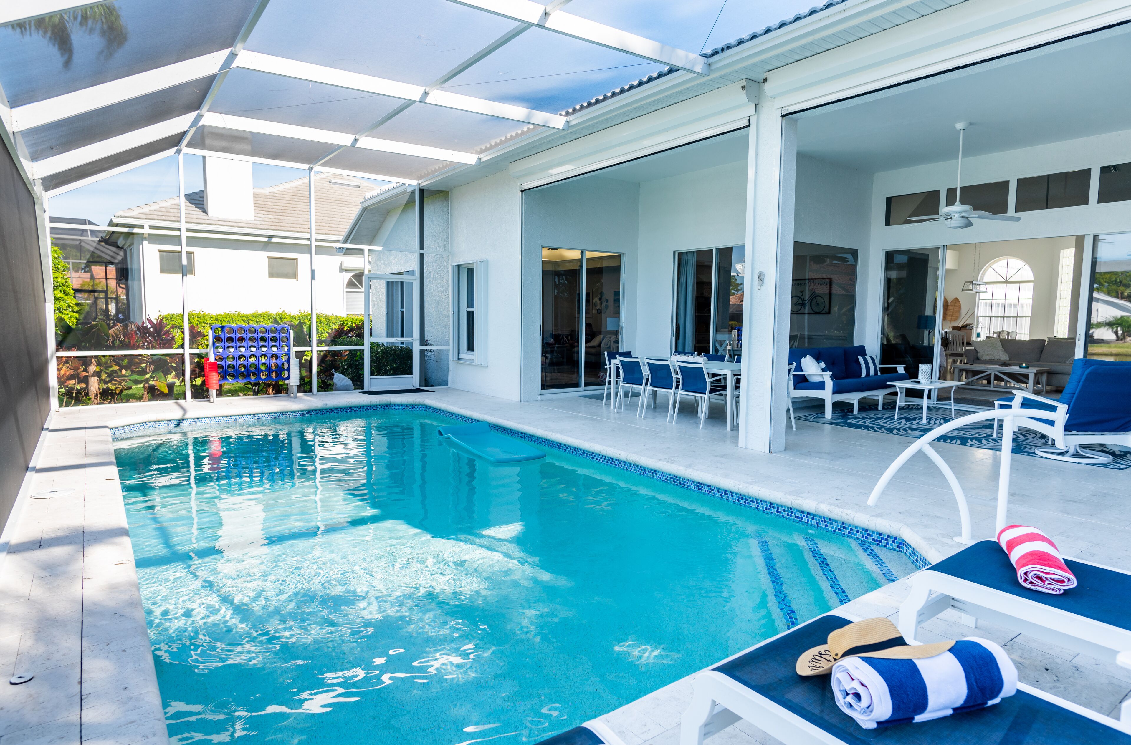 Bahama Breeze- Luxury Home, Salt Water Pool/Hot Tub! 3 miles from Bonita Beach!