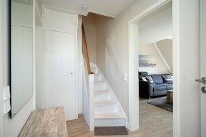 Interior - Silwai OG - 3-room app. for 4 pers. with terrace, parking lot, WLAN, (Sylt-Ost)