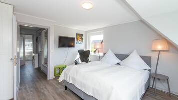 3 Schlafzimmer, Schreibtisch, Bügeleisen/Bügelbrett, WLAN