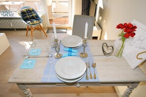 Unclassified image, 2 of 20, button