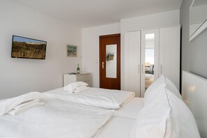 Unclassified image, 4 of 19, button