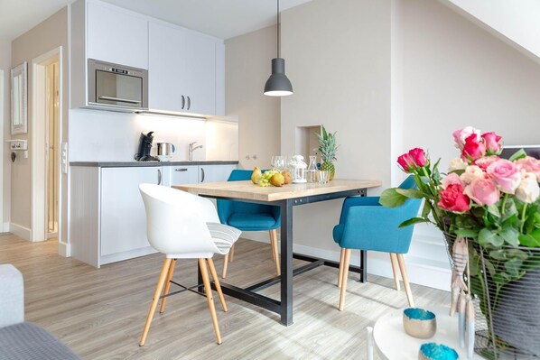 Unclassified image, 1 of 19, button