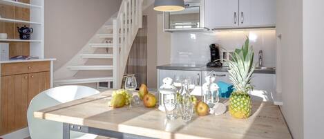 Fridge, stovetop, dishwasher, coffee/tea maker