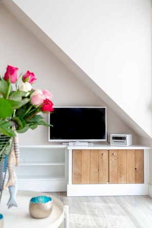 Unclassified image, 3 of 19, button