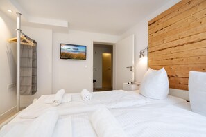 3 bedrooms, iron/ironing board, WiFi