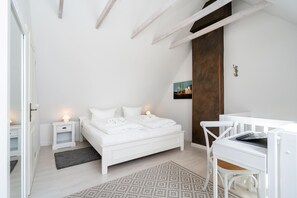 3 bedrooms, iron/ironing board, WiFi