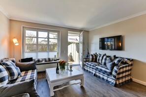 TV, DVD player, stereo - Apartment Pebbles - 3-room apartment for 4 persons with terrace, parking space, (Sylt)