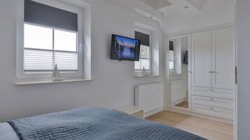 2 bedrooms, in-room safe, iron/ironing board, WiFi