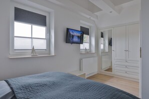 2 bedrooms, in-room safe, iron/ironing board, WiFi - Sylt Seascape I - Central luxury bungalow for 4 people with sauna, garden, car (Sylt)