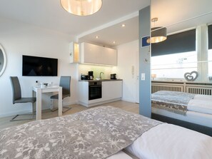 Unclassified image, 5 of 20, button