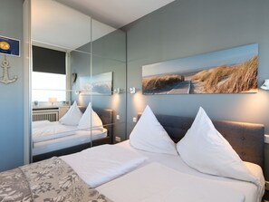 Unclassified image, 4 of 20, button