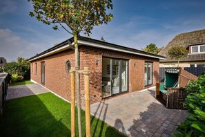 Unclassified image, 5 of 20, button