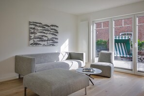 Unclassified image, 4 of 20, button