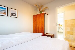 3 bedrooms, iron/ironing board, WiFi