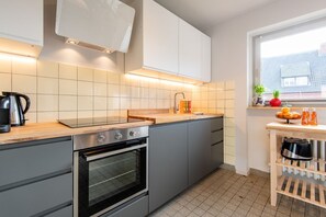 Køleskab, ovn, kogeplade, opvaskemaskine