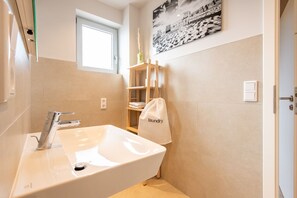 Douche, sèche-cheveux