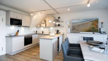 Coffee/tea maker, fridge, microwave, oven