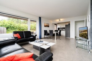 Unclassified image, 5 of 26, button