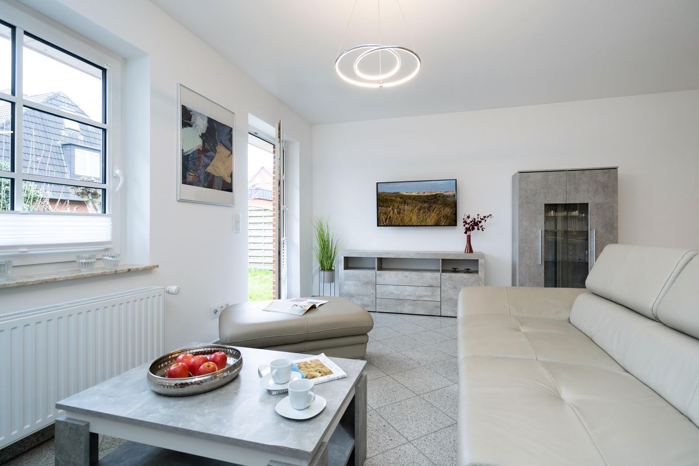 Fernseher, DVD-Player, Stereoanlage