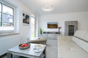 TV, DVD-spiller og stereoanlegg