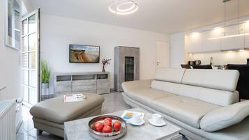 Fernseher, DVD-Player, Stereoanlage