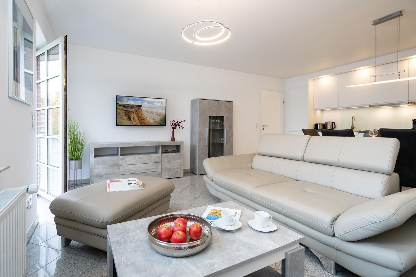 TV, DVD-spiller og stereoanlegg