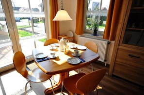 Unclassified image, 3 of 19, button - Am Kurmittelhaus - Holiday apartment Kurmittelhaus apartment 5 (Werdum)