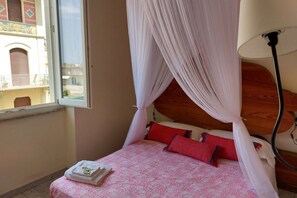 Ferros/tábuas de passar roupa, Wi-Fi, roupa de cama