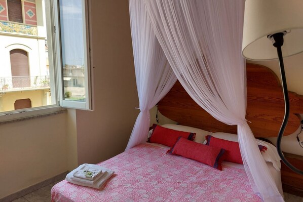 Fer et planche à repasser, Wi-Fi, literie fournie