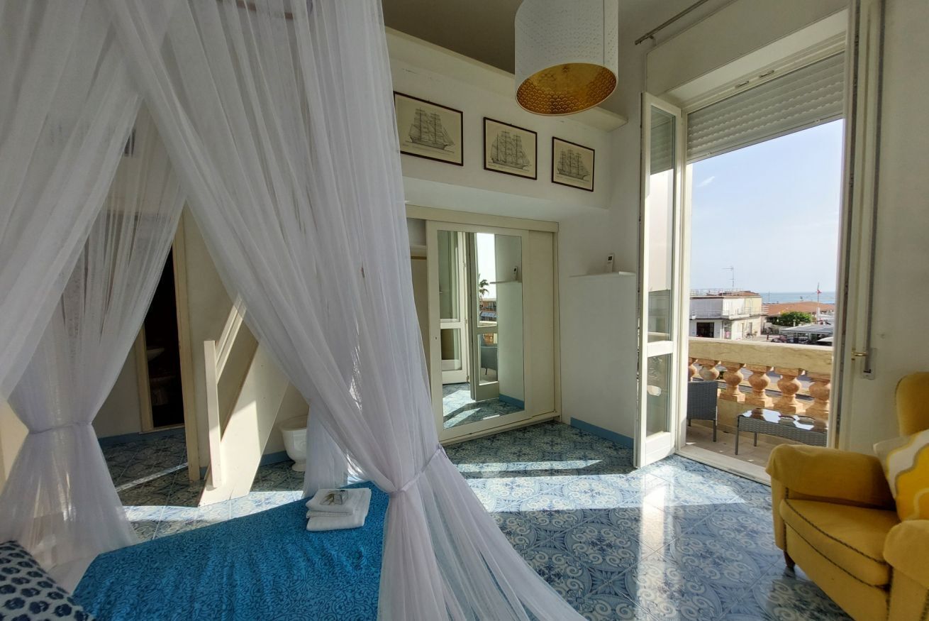 2 chambres, coffres-forts dans les chambres, fer et planche à repasser