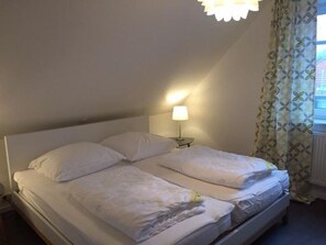3 bedrooms, iron/ironing board, WiFi