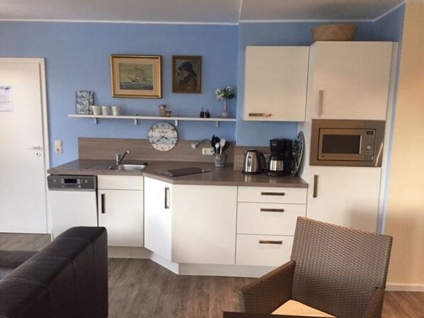 Unclassified image, 1 of 12, button