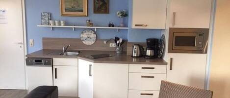 ميكروويف، فرن، موقد طهي مسطح، غسالة أطباق