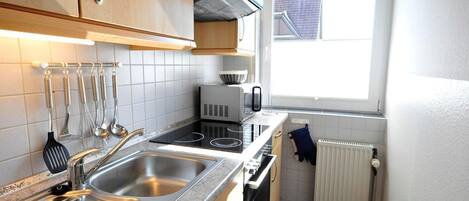 Microondas, horno y lavavajillas