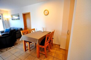 Dining - Vacation apartment Borkum Deichringstraße 10 Whg. 1 - Haus Südereck (Neuharlingersiel)