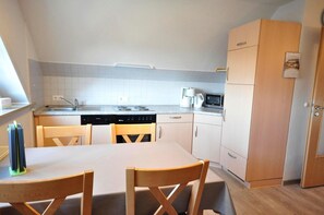 Microondas, horno y lavavajillas