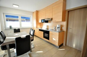 Microwave, oven, dishwasher - Apartment Christoph Kolumbus Deichringstr. 8 Whg. 1 - Haus Seebär (Neuharlingersiel)