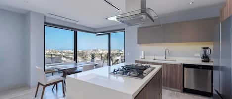 Refrigerador, microondas, horno y parrilla de estufa