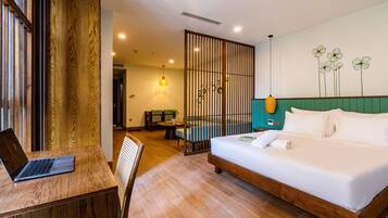 1 bedroom, in-room safe, desk, iron/ironing board