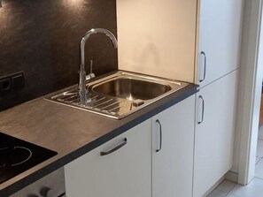 Refrigerador, microondas, horno, placa de cocina