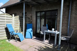 Outdoor dining - Apartment Huus vörd Diek Nelkenweg 4 Apartment 2 - Huus vör`d Diek (Neuharlingersiel)