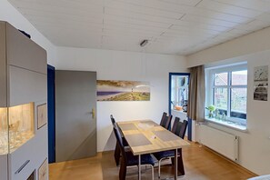 Dining - Vacation apartment Huus vörd Diek Nelkenweg 4 Apartment 4 - Huus vör`d Diek (Neuharlingersiel)