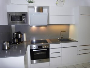 Fridge, microwave, oven, stovetop - Vacation apartment Mühlenblick 30 Whg. 2 (Wittmund)