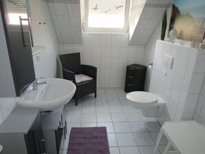 Shower - Vacation apartment Am Harlebogen 8 Whg. 4 - Holiday apartment Am Harlebogen 8 (Wittmund)
