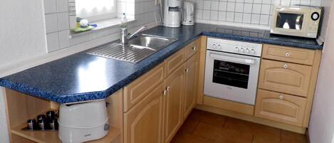 Kühlschrank, Mikrowelle, Ofen, Geschirrspüler