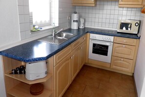 Kylskåp, mikrovågsugn, ugn och diskmaskin