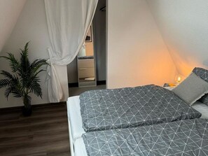 2 Schlafzimmer, Bügeleisen/Bügelbrett, WLAN