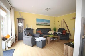 TV, DVD player - Vacation apartment Im Groden 11 (Wittmund)