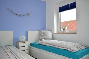 2 bedrooms, iron/ironing board, WiFi
